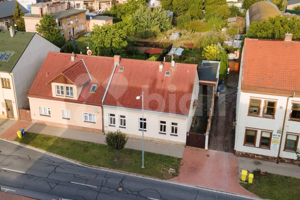 Rodinný dům 4+1 se zahradou, garáží a půdou k vestavbě
